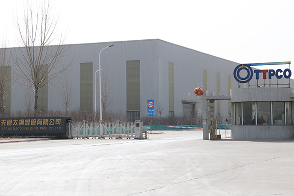 集團(tuán)門(mén)口